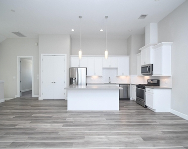 5904 Gardendale Drive - Photo Thumbnail 12