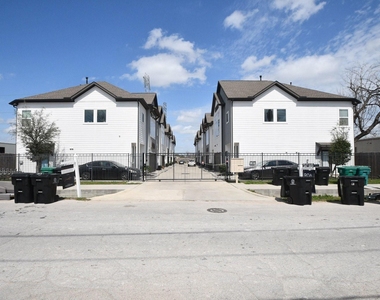 5904 Gardendale Drive - Photo Thumbnail 44