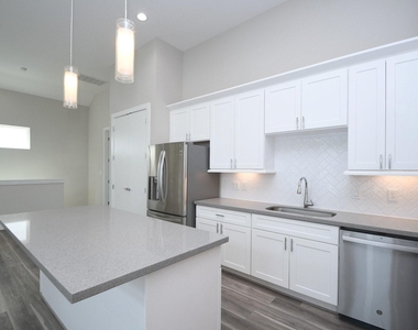 5904 Gardendale Drive - Photo Thumbnail 14