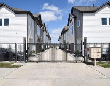 5904 Gardendale Drive - Photo Thumbnail 45