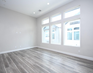 5904 Gardendale Drive - Photo Thumbnail 15