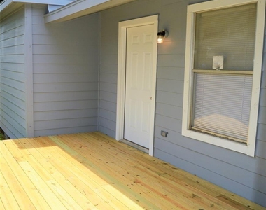 1708 W 5th Street - Photo Thumbnail 8