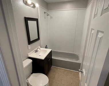 1708 W 5th Street - Photo Thumbnail 5