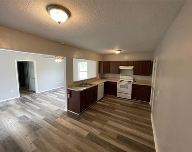 1708 W 5th Street - Photo Thumbnail 1