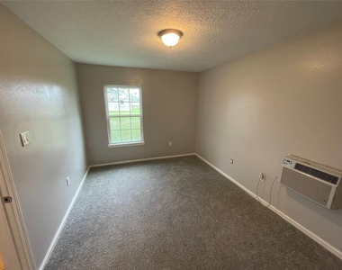 1708 W 5th Street - Photo Thumbnail 7