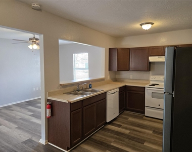 1708 W 5th Street - Photo Thumbnail 2