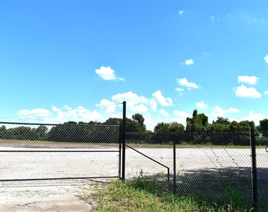 8911 Fm 524 Road - Photo Thumbnail 7