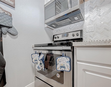 1860 White Oak Drive - Photo Thumbnail 23