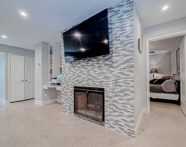 1860 White Oak Drive - Photo Thumbnail 6