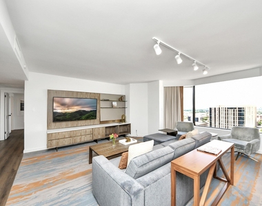 1300 Lamar Street - Photo Thumbnail 4