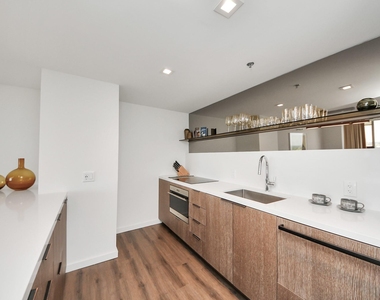 1300 Lamar Street - Photo Thumbnail 17