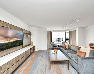 1300 Lamar Street - Photo Thumbnail 3