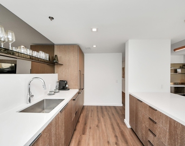 1300 Lamar Street - Photo Thumbnail 18