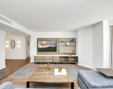 1300 Lamar Street - Photo Thumbnail 5