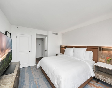 1300 Lamar Street - Photo Thumbnail 27