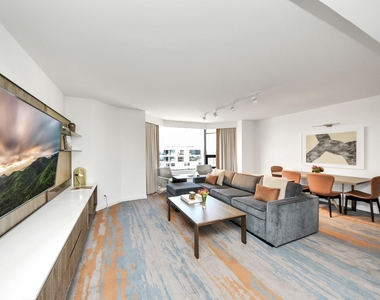 1300 Lamar Street - Photo Thumbnail 2