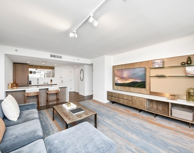 1300 Lamar Street Street - Photo Thumbnail 14