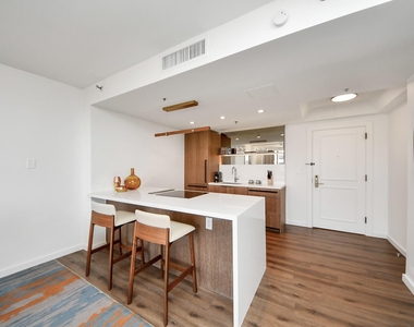 1300 Lamar Street Street - Photo Thumbnail 3