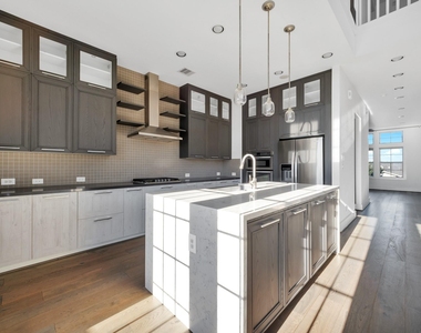 9623 Towne Lake Parkway - Photo Thumbnail 8