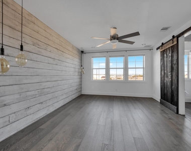 9623 Towne Lake Parkway - Photo Thumbnail 15