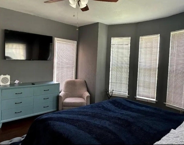 2322 Oakdale Street - Photo Thumbnail 7
