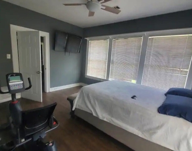 2322 Oakdale Street - Photo Thumbnail 13