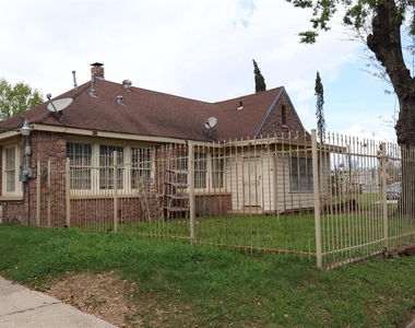 2322 Oakdale Street - Photo Thumbnail 1