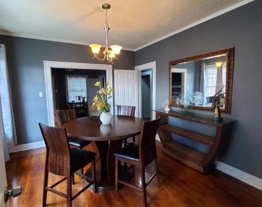 2322 Oakdale Street - Photo Thumbnail 4