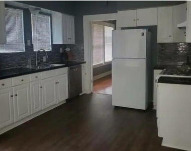 2322 Oakdale Street - Photo Thumbnail 16