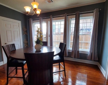 2322 Oakdale Street - Photo Thumbnail 5