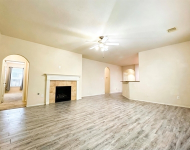 21344 Thurston Crossing Drive - Photo Thumbnail 5
