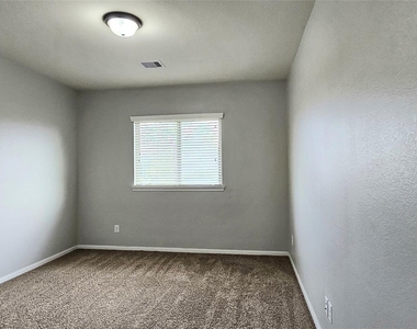 6027 Turner Shadow Lane - Photo Thumbnail 33
