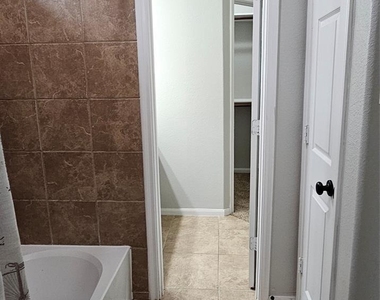 6027 Turner Shadow Lane - Photo Thumbnail 31