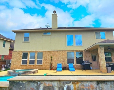 6027 Turner Shadow Lane - Photo Thumbnail 5