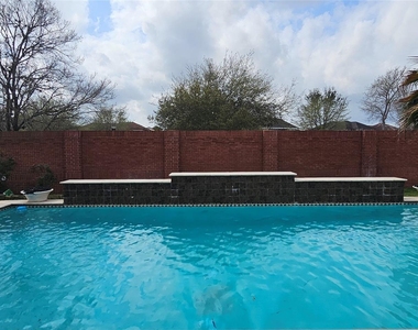 6027 Turner Shadow Lane - Photo Thumbnail 4