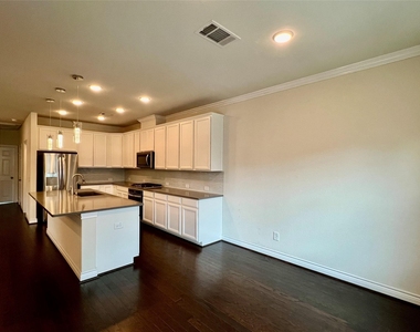 10916 Cannes Memorial Drive - Photo Thumbnail 9