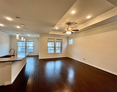 10916 Cannes Memorial Drive - Photo Thumbnail 5