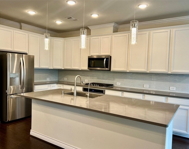 10916 Cannes Memorial Drive - Photo Thumbnail 7