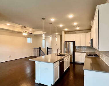 10916 Cannes Memorial Drive - Photo Thumbnail 10