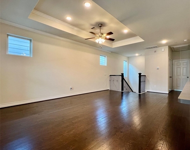 10916 Cannes Memorial Drive - Photo Thumbnail 4