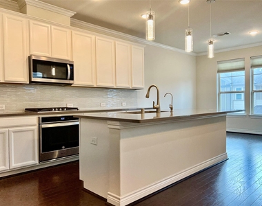 10916 Cannes Memorial Drive - Photo Thumbnail 6