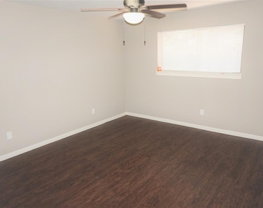 2727 Tinechester Drive - Photo Thumbnail 15