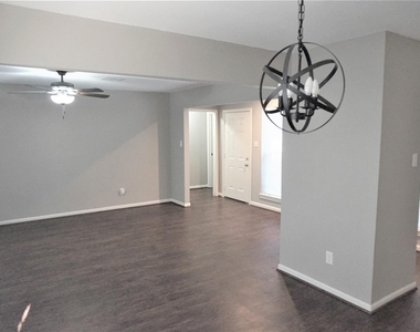 2727 Tinechester Drive - Photo Thumbnail 7