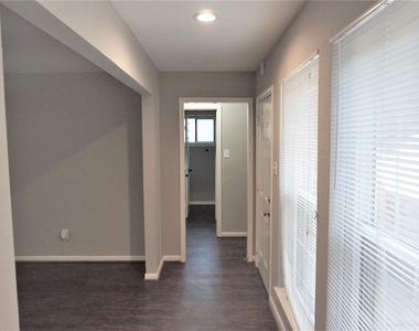 2727 Tinechester Drive - Photo Thumbnail 6