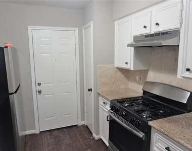 2727 Tinechester Drive - Photo Thumbnail 12