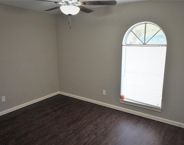 2727 Tinechester Drive - Photo Thumbnail 22