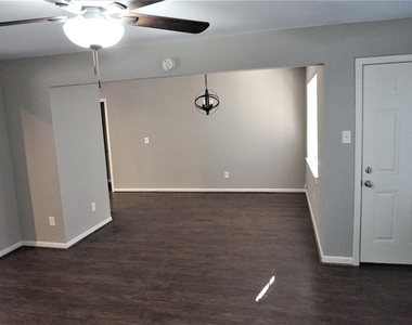 2727 Tinechester Drive - Photo Thumbnail 10