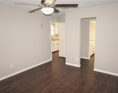 2727 Tinechester Drive - Photo Thumbnail 16