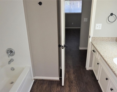 2727 Tinechester Drive - Photo Thumbnail 21