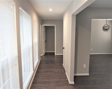 2727 Tinechester Drive - Photo Thumbnail 5